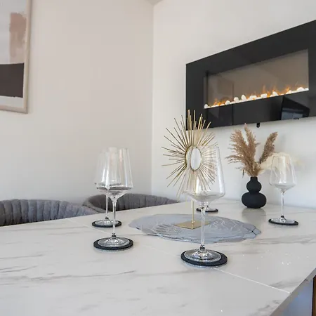 Apartment B - Stilvoll, Modern & Cozy Im Zentrum Von *